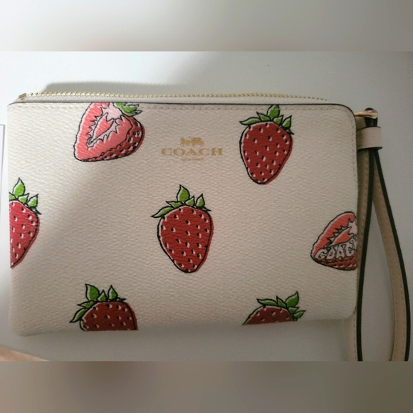 Coach Cream Strawberry Print Wristlet New With Tag Inside - Picture 1 of 6